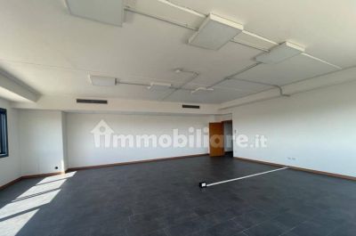 Capannone pomezia 7000mq 2