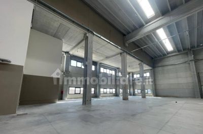 Capannone pomezia 7000mq 3